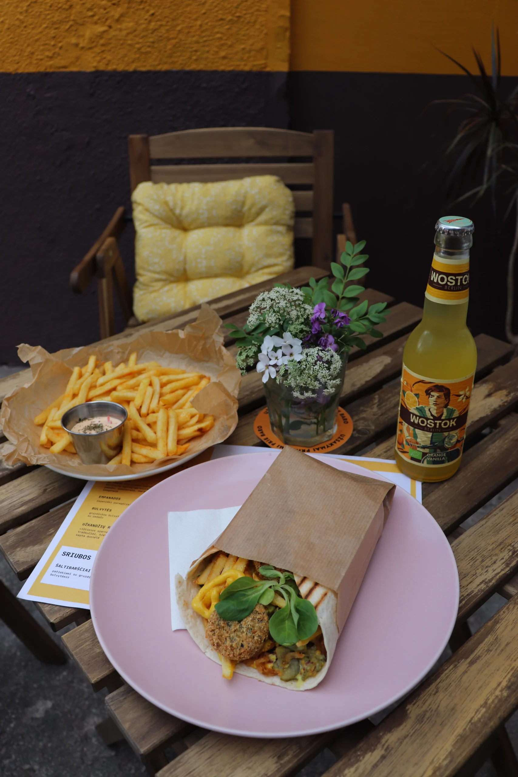 Suktinukas su falafeliais