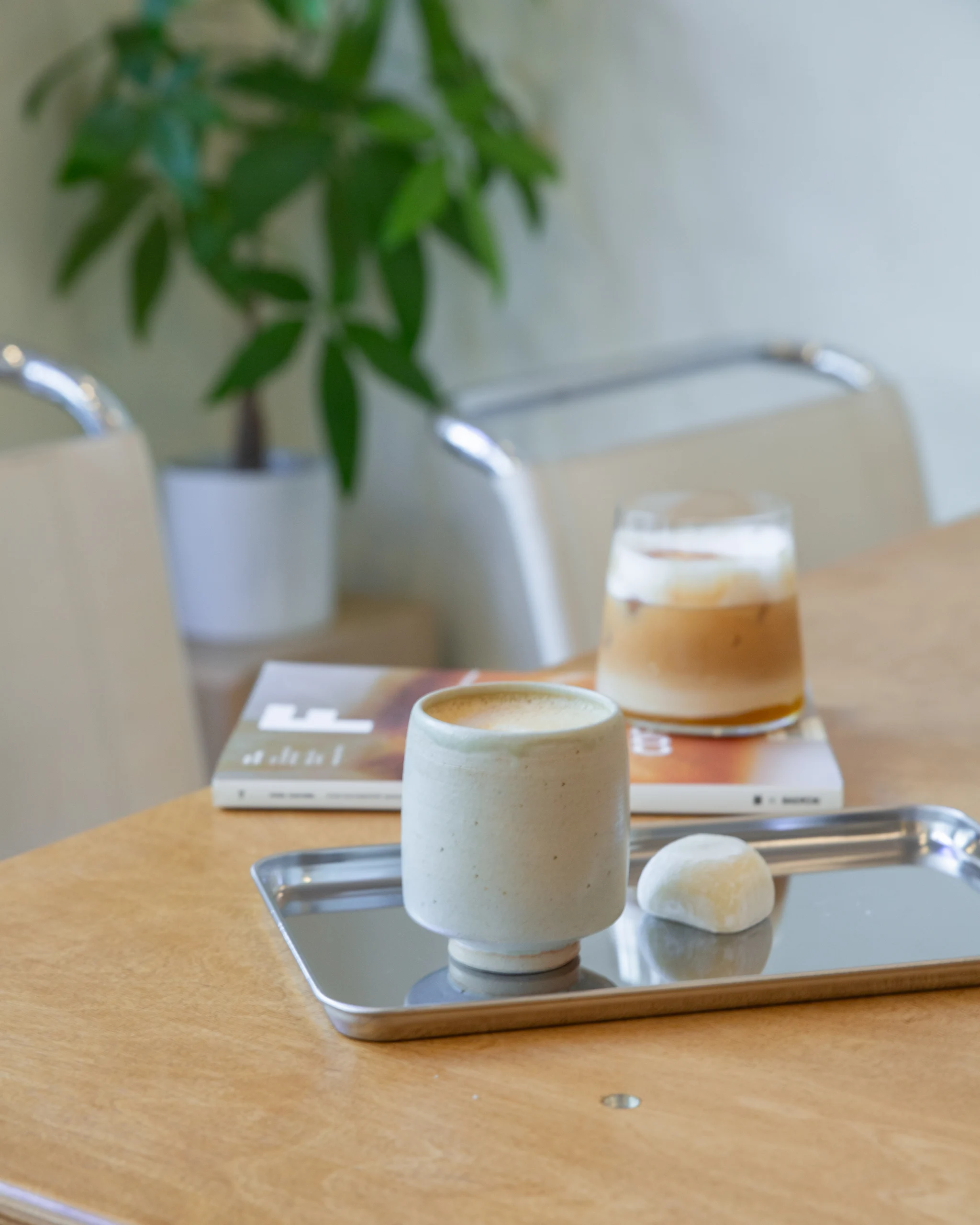 Latte su augaliniu pienu