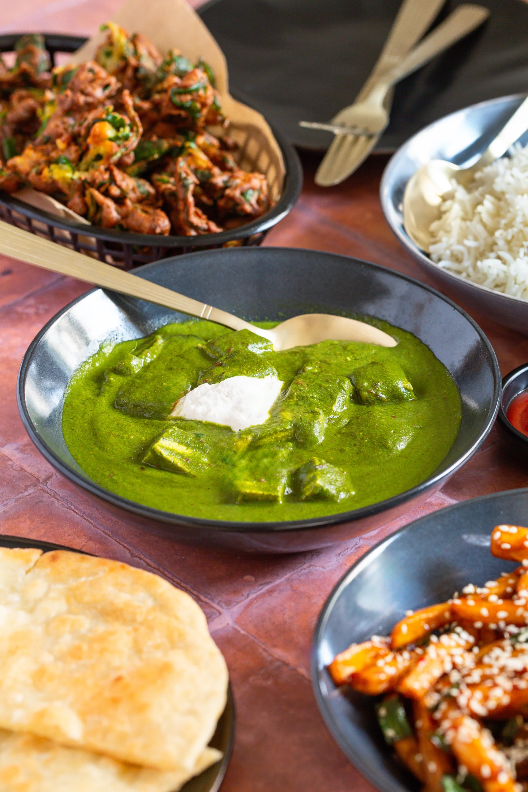 Augaliniai patiekalai indiskame restorane