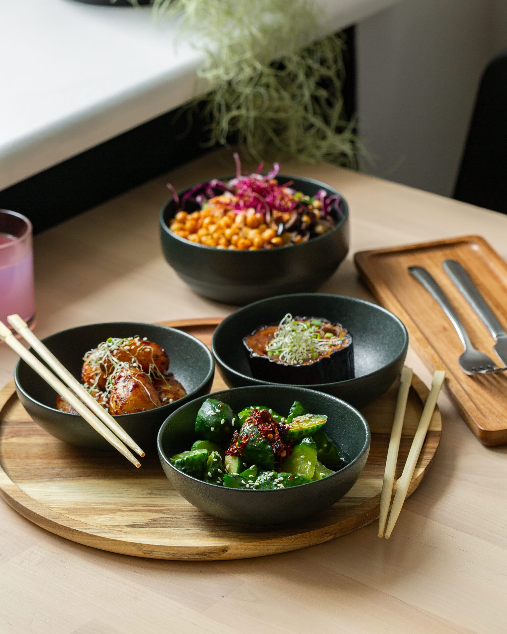 Augaliniai užkandžiai Colibri vegan food kavinėje Vilniuje