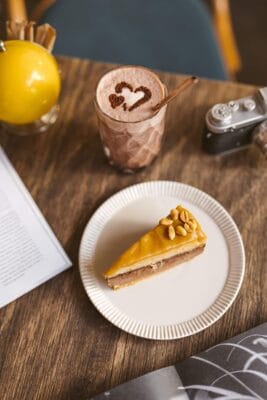 Veganiški desertai. kavinėje Kiras