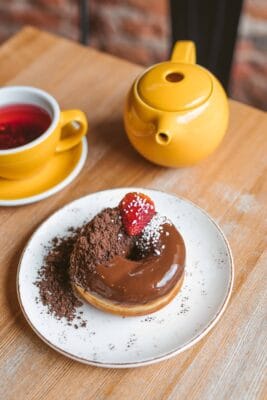 Vegan spurga ir arbata Holy Donut