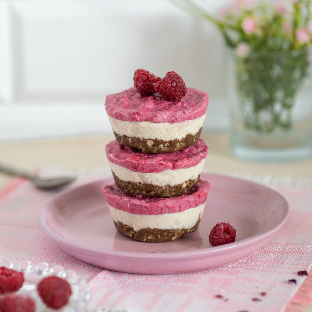 Augaliniai pyragaičiai su avietėmis