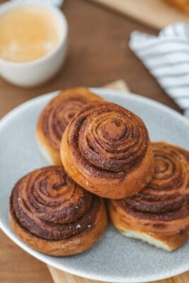 Veganiskos cinamonines bandeles Bundu bakery