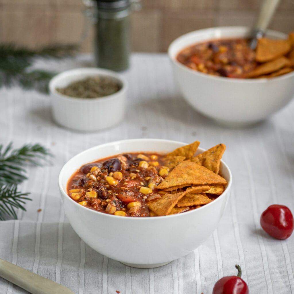 Čili troškinys su daržovėmis ir pupelėmis