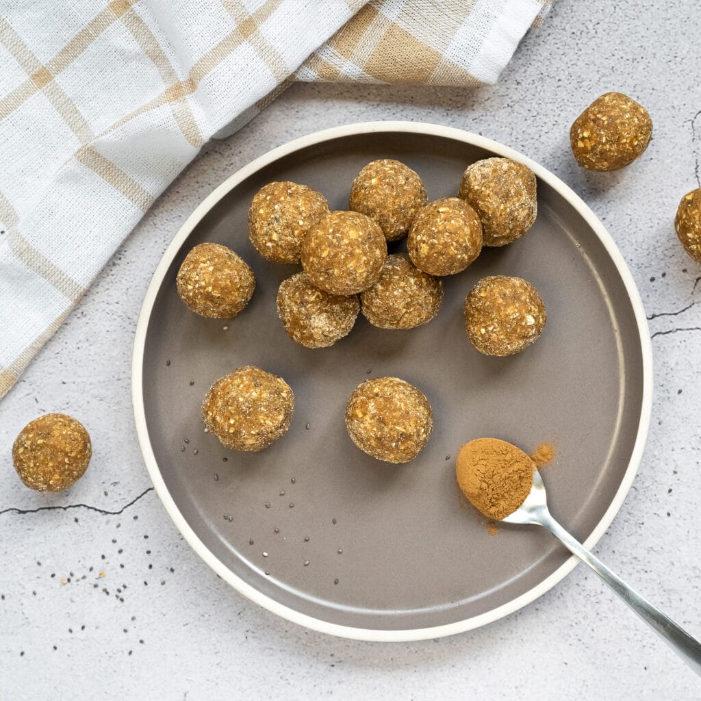 Saldūs rutuliukai su meduolių prieskoniais