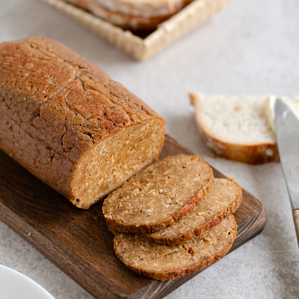 Augalinis kumpis iš seitano ir tofu