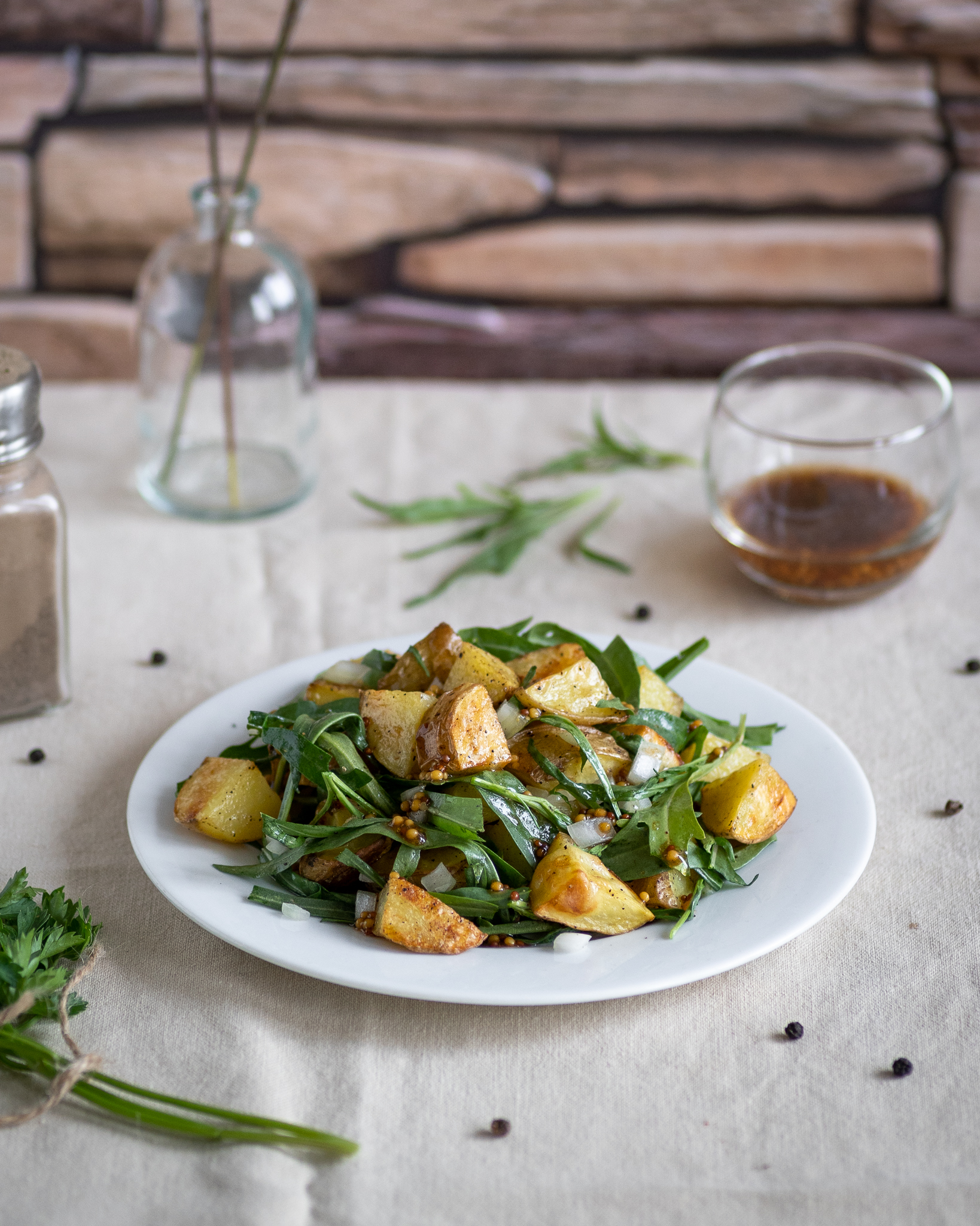 Keptų bulvių ir rukolos salotos